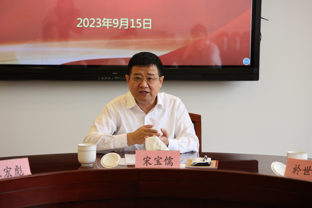 20230915133824882200.jpg 宋宝儒向退休局级干部通报学校建设发展情况