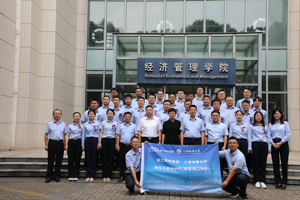 图片7：参会人员合影