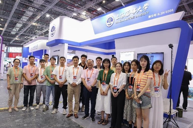 20230921124621113600.jpg 部分参展人员合影