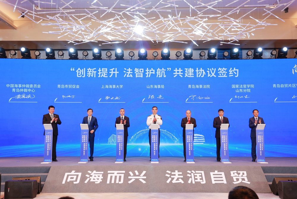 学校党委副书记、纪委书记严大龙出席“创新提升 法智护航”共建协议签约仪式