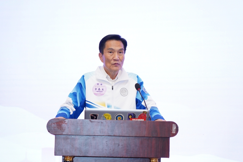 20231120130729337600.jpg 广西校友会会长申春生致欢迎词