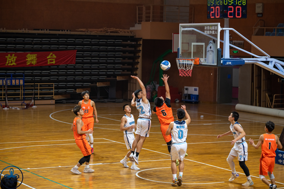 20231120134020158300.png 冠军争夺赛激烈角逐