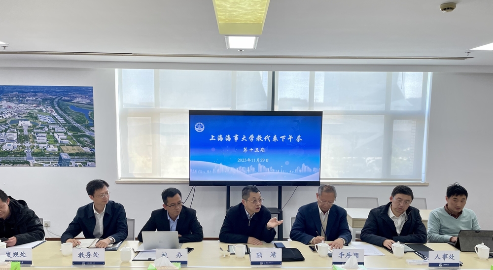 20231201022347039100.jpg 陆靖校长与教代表们交流