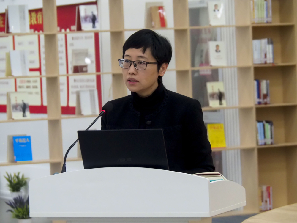 校党委副书记贺莉讲话