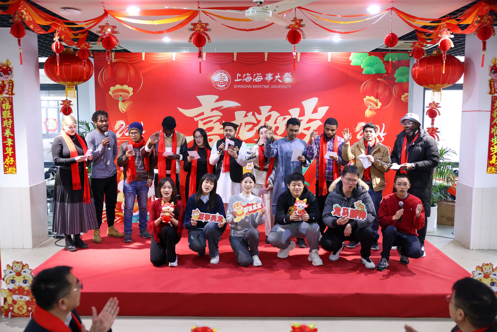 20240207161936119100.jpg 留学生表演新春联欢节目