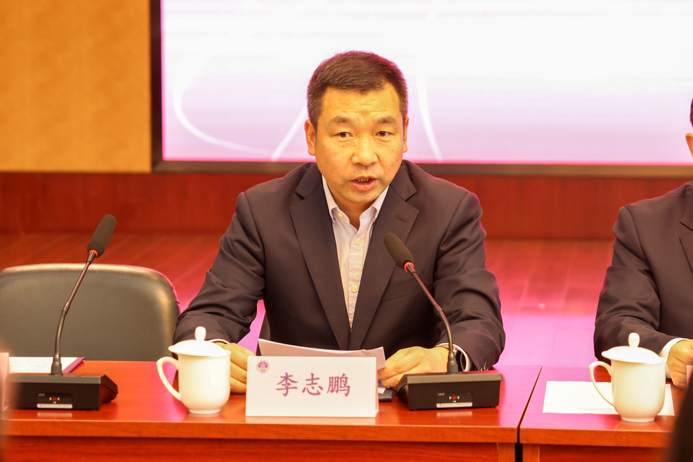 20240308135646185700.jpg 李志鹏宣读表彰名单