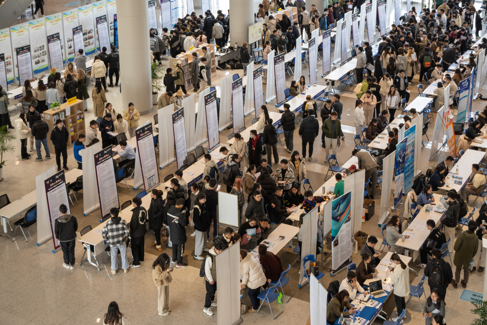 20240316062403152300.jpg 招聘会现场