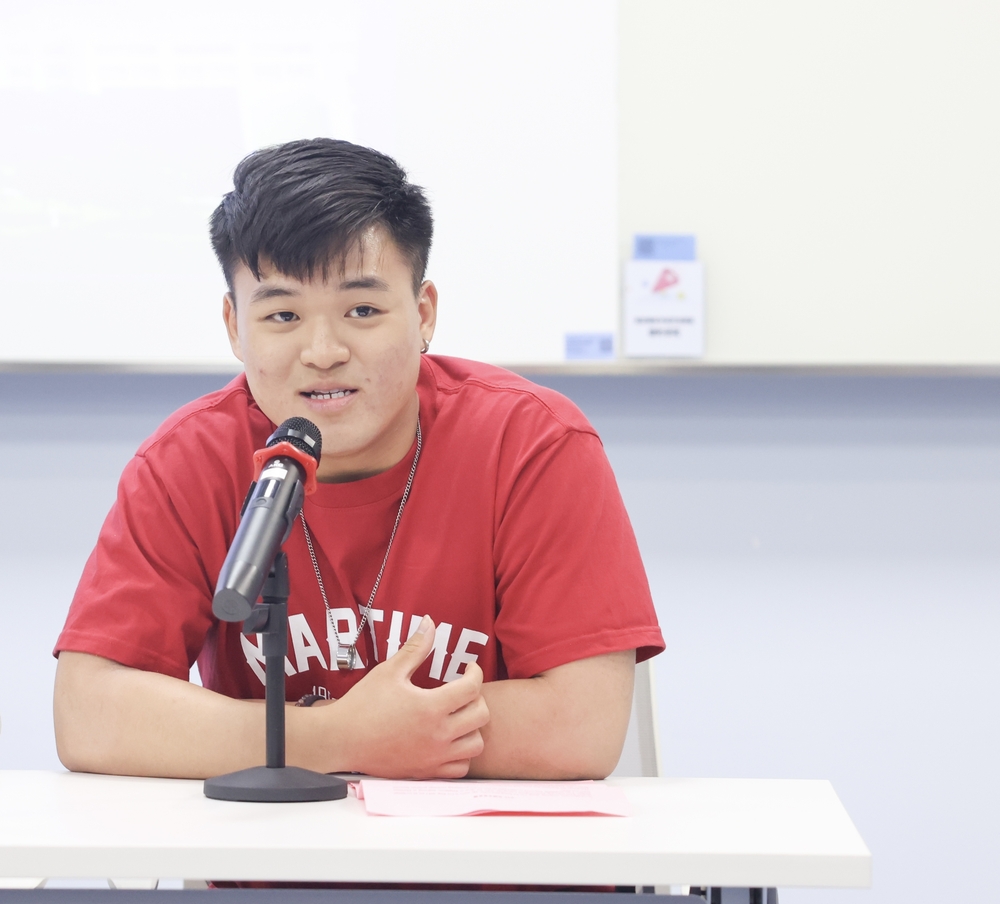 20240924010624820500.jpg 新加坡南洋理工大学吕靖(Loi Jing)代表交换生新生发言