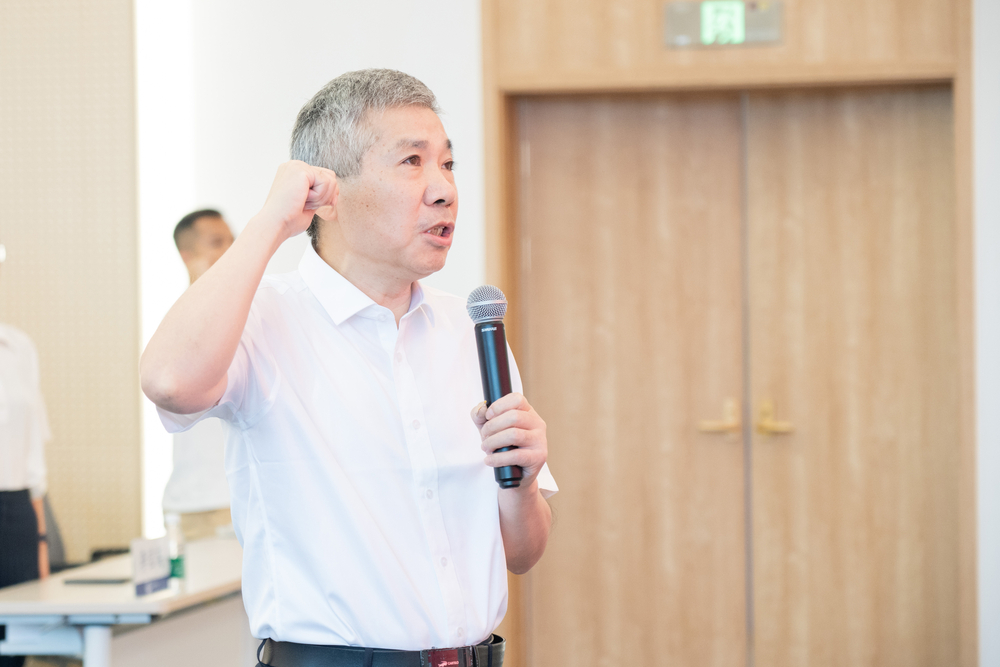 20240926060645637100.jpg 章学来教授领誓