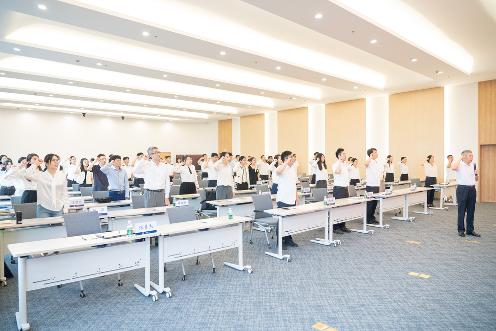 20240926060645881800.jpg 新进教师入职宣誓