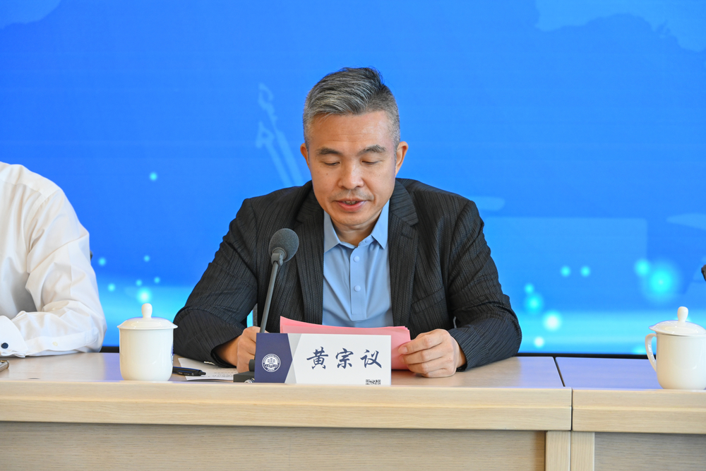 20241024062930206800.jpg 泉州校友会秘书长黄宗议讲话