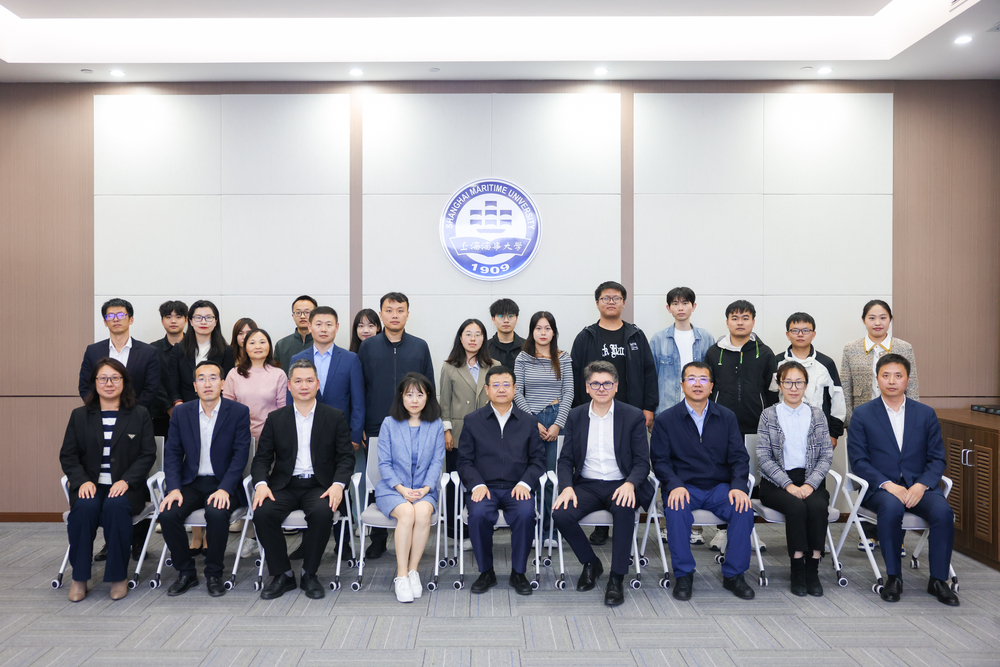 20241101031947524300.jpg 参会人员合影