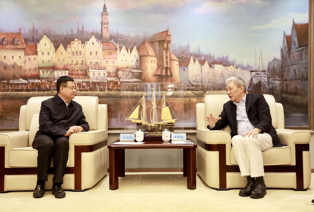 20241114042836772500.jpg 宋宝儒书记与朱德章总经理会谈
