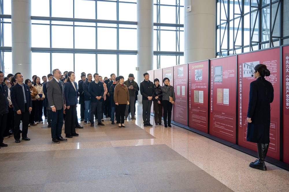 20241202010839524400.jpg 观展学习现场