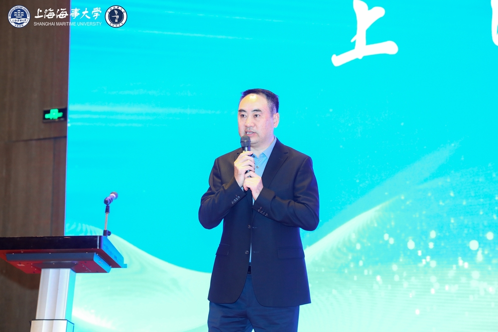 20241202101123529100.jpg 新一届深圳校友会会长王德举发言