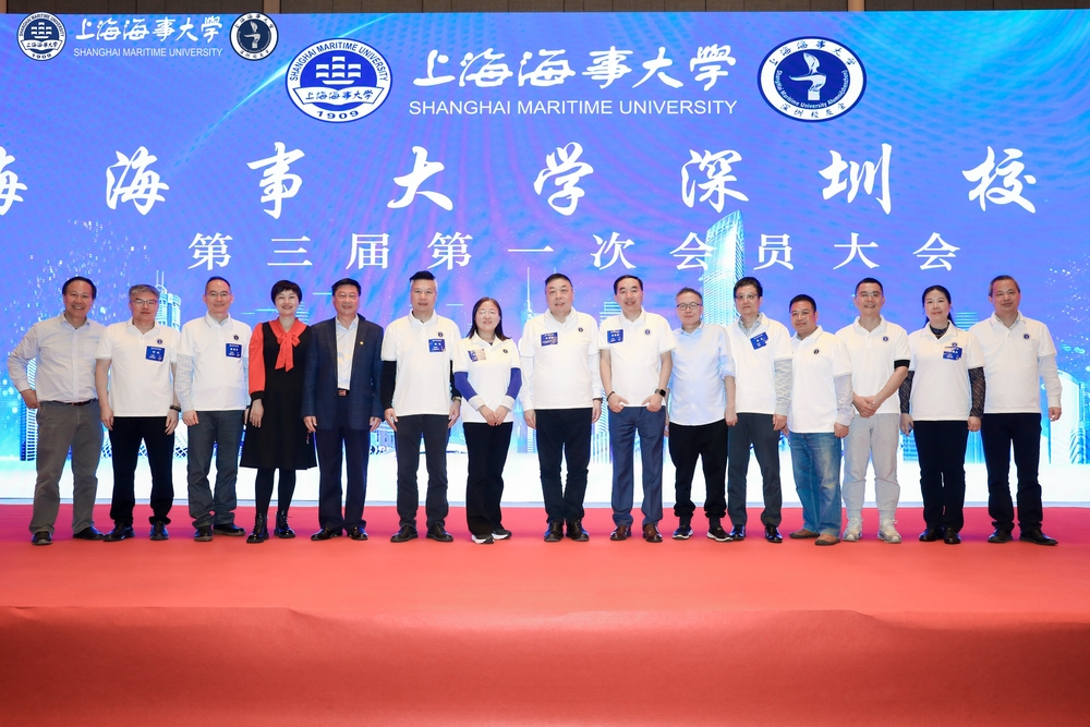 20241202101125784700.jpg 与会经济管理学院校友合影留念