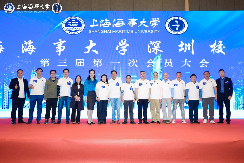 20241202101125931200.jpg 与会各学院校友代表合影留念
