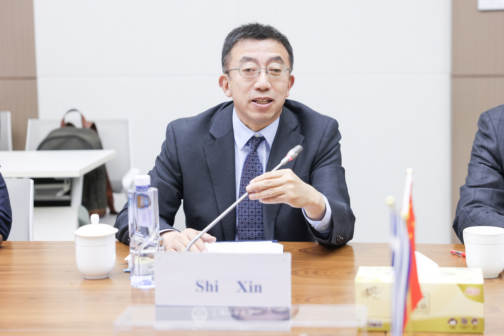 20241202145745288200.jpg 施欣副校长介绍学校情况