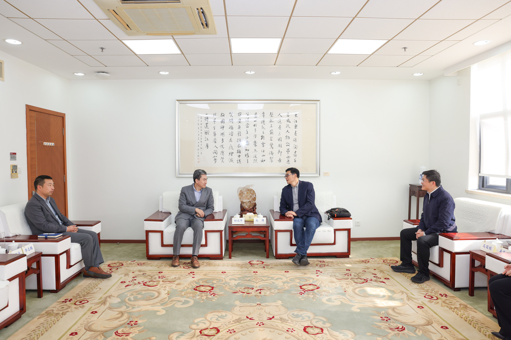 20241204115840869500.jpg 初北平校长会见赵博董事长一行