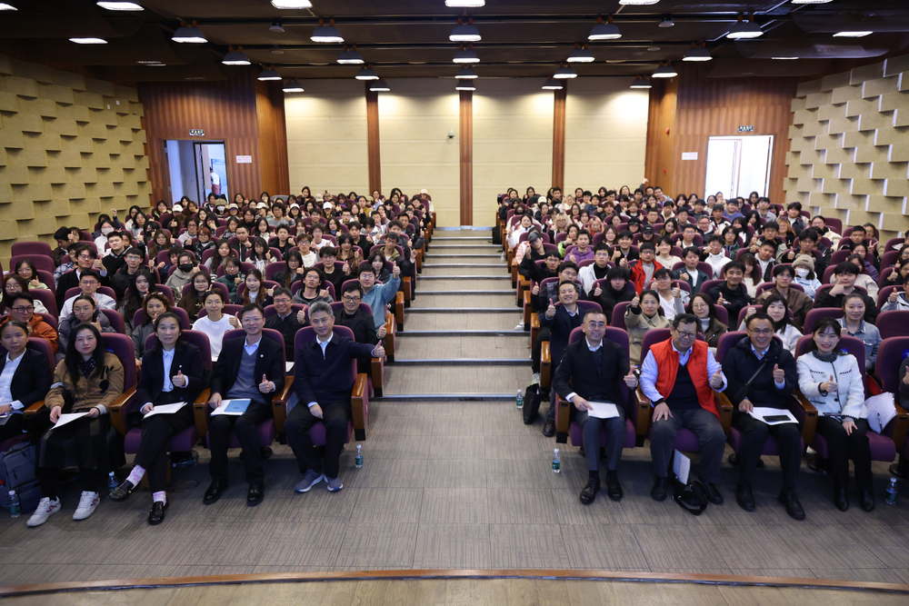 20241206024002220600.jpg 2024大学生邮轮游艇创新创意设计大赛颁奖仪式暨“海洋+设计”产教融合发展论坛现场合影