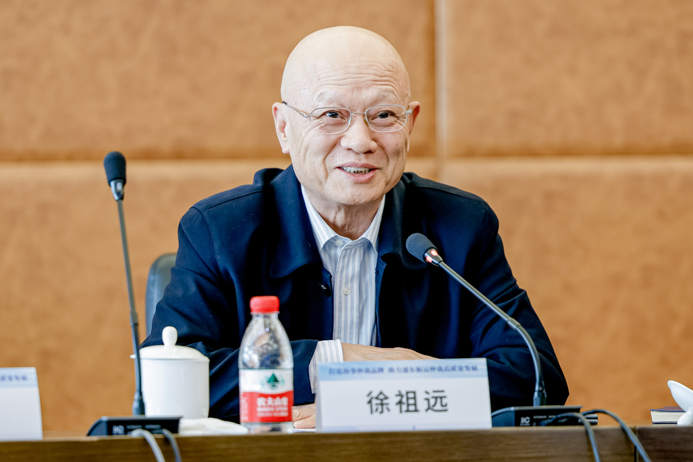 20241206123002593200.jpg 交通运输部原副部长、中国科协决策咨询首席专家徐祖远主旨发言