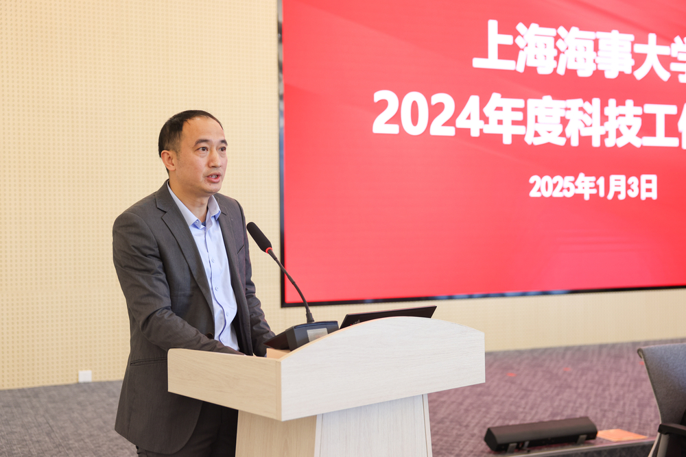 20250106055159861000.jpg 教师代表海洋科学与工程学院熊志鑫交流发言