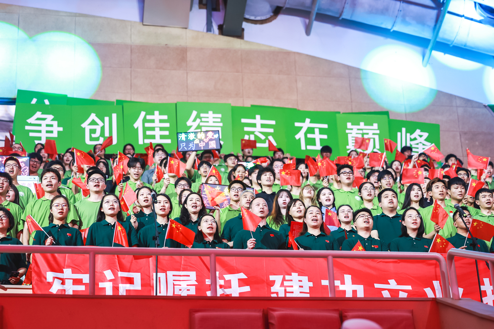 信息工程学院党委《错位时空》