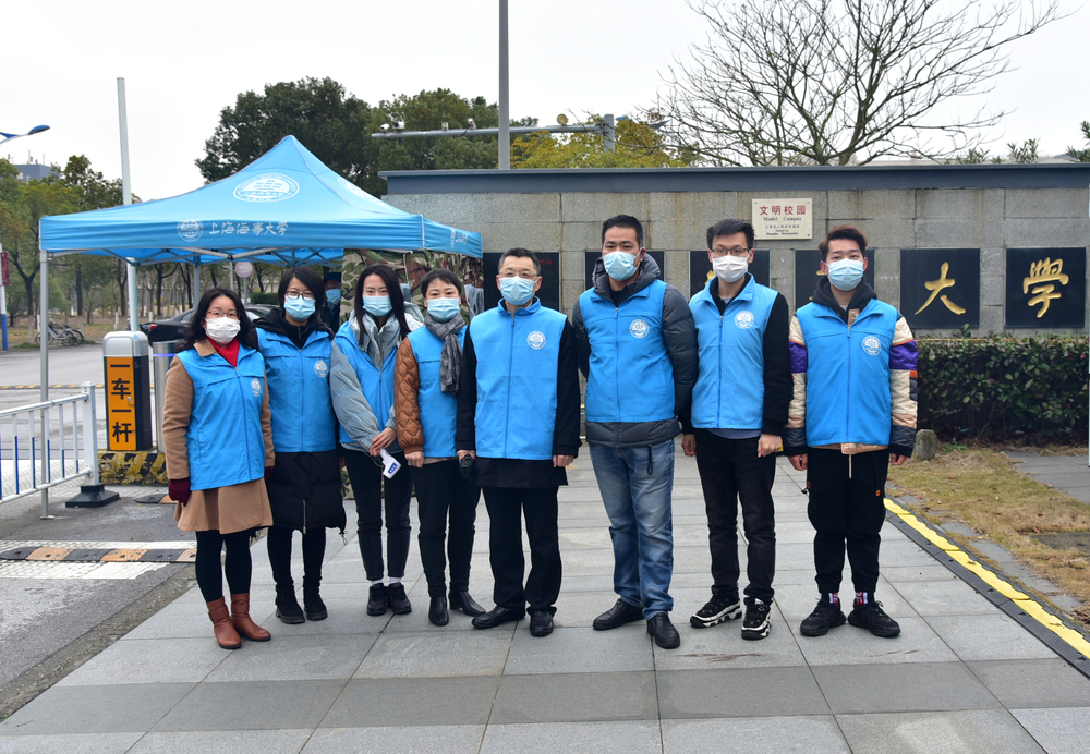 教职工志愿者合影