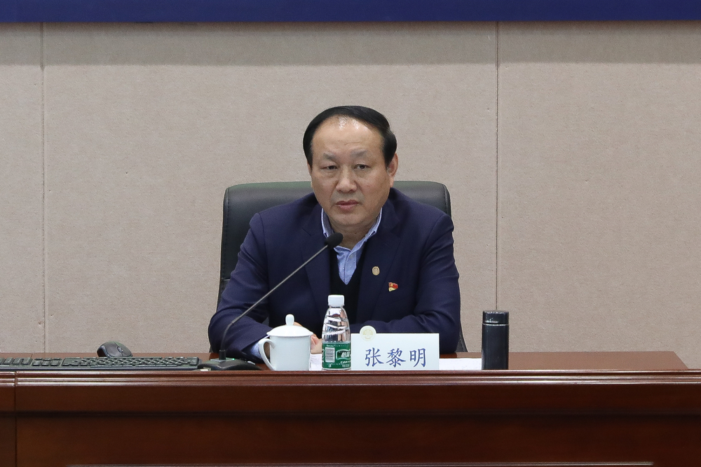 张黎明以“感悟党的初心与使命”为题作辅导报告