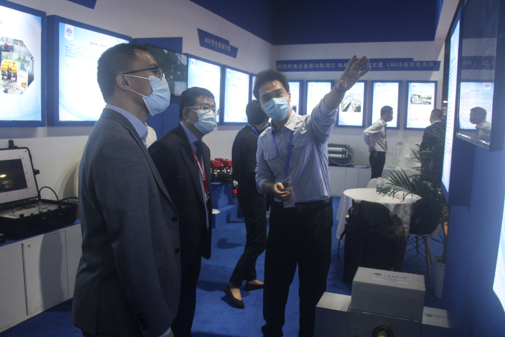 宋宝儒书记参观展览