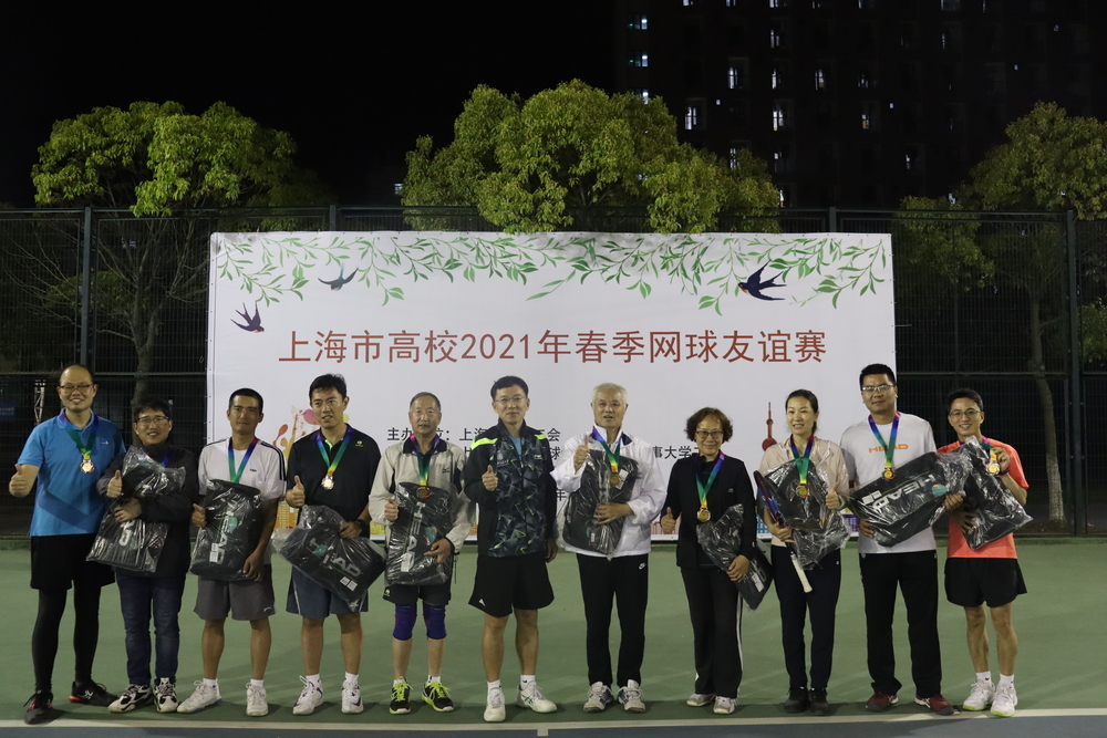 学校教工网球队合影