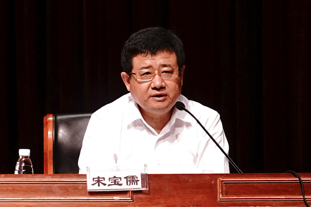 校党委书记宋宝儒为全校党员发展对象上专题党课