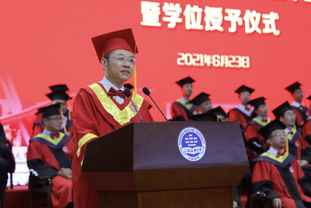 校长陆靖发表题为“初心映征程，青春再出发”的演讲