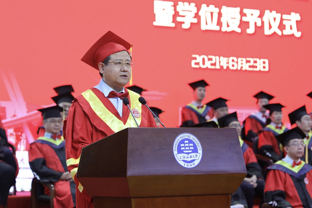 宋宝儒书记宣读2021届优秀毕业生表彰决定