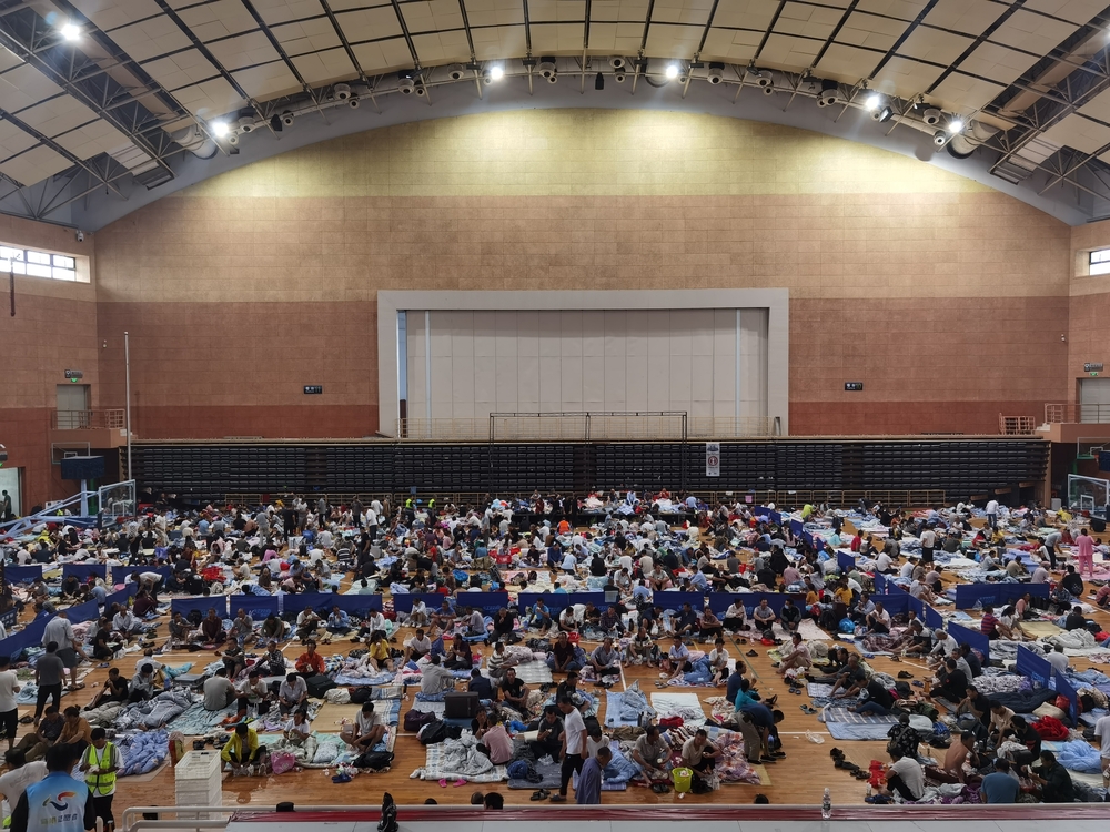 体育馆安置点现场