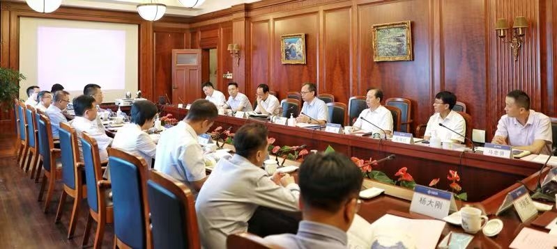 学校领导班子一行走访中交上海航道局