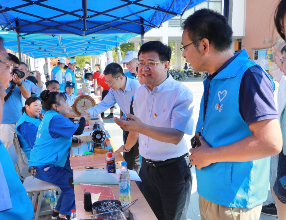 北广场调研“保馨”主题党日服务活动