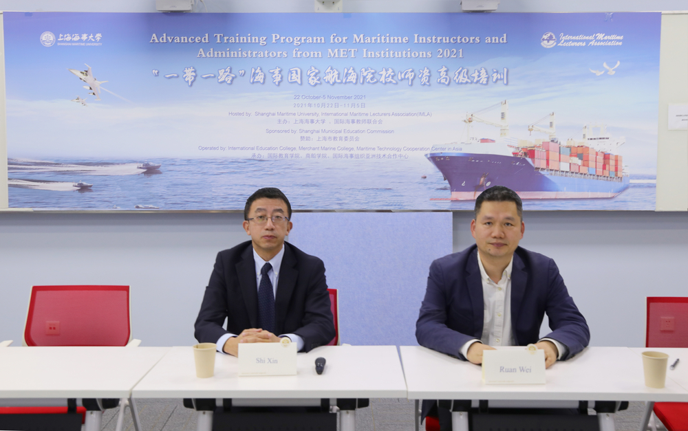 施欣副校长致开幕辞