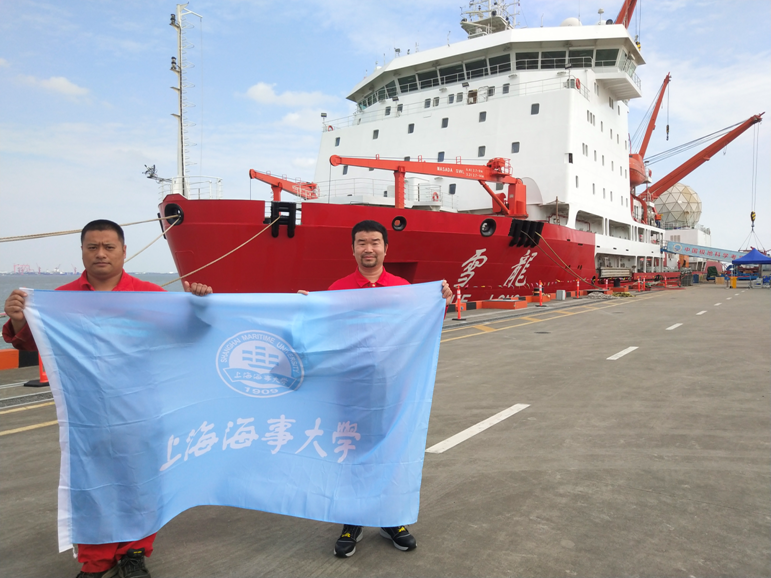 吴建军和周大平2位教师随船执行南极科考任务