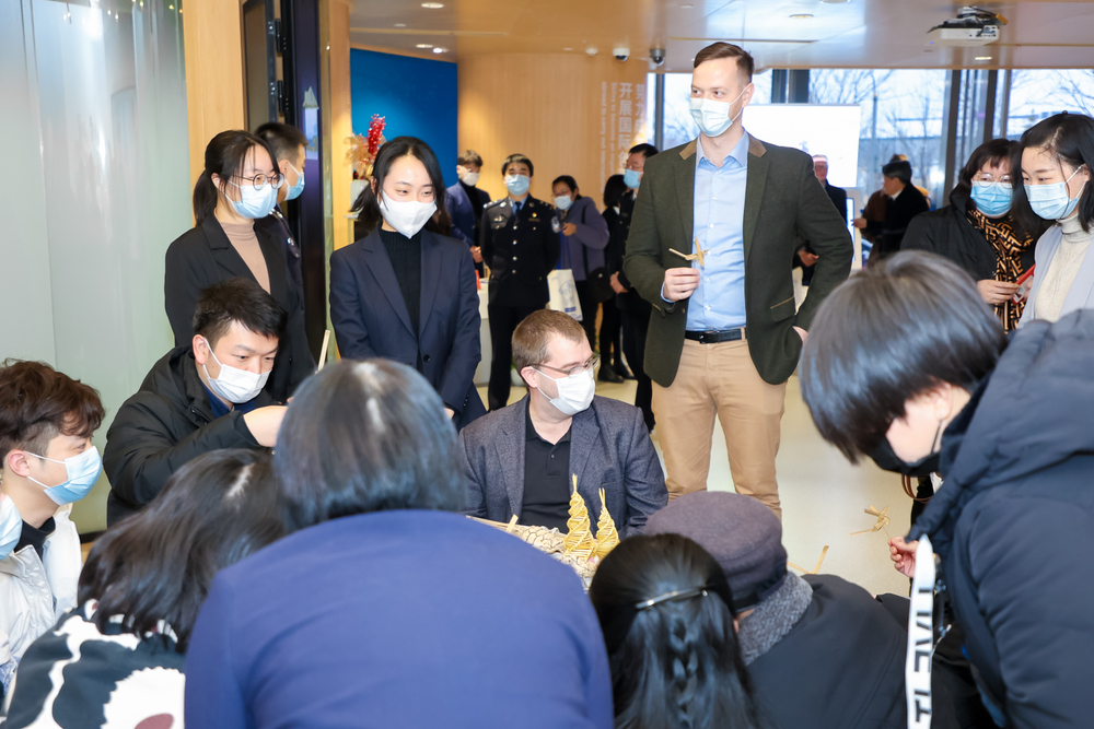 师生参与志愿服务