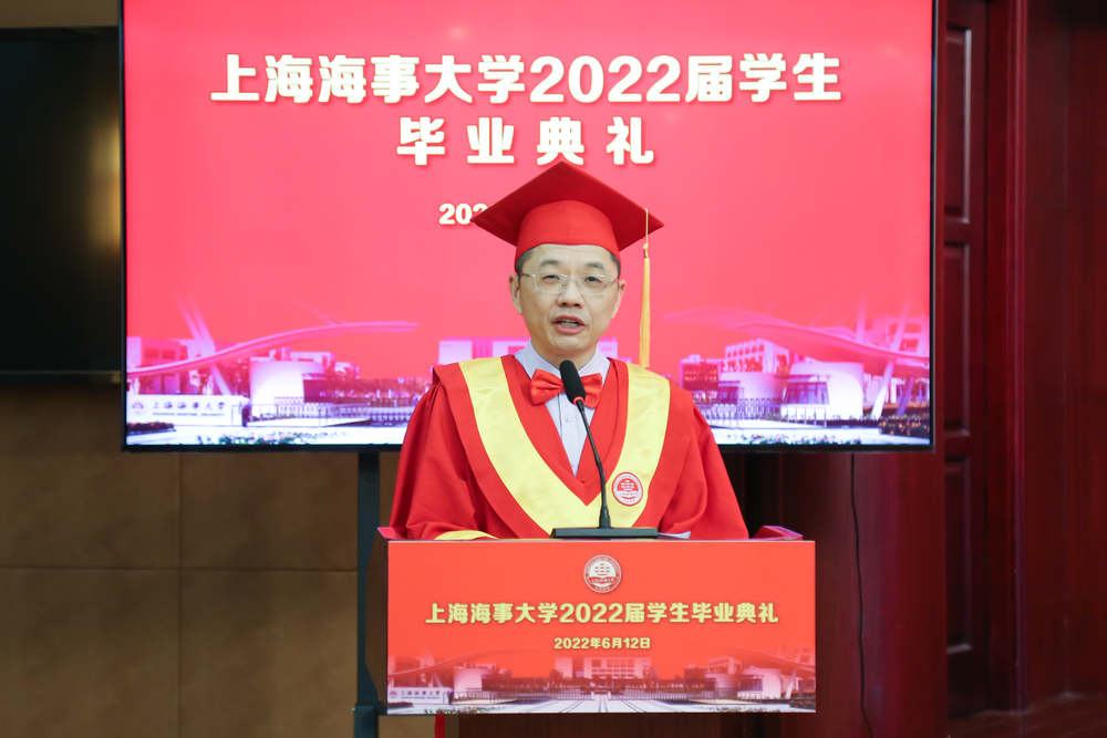 陆靖校长发表题为“劈波斩浪，勇毅前行”的演讲