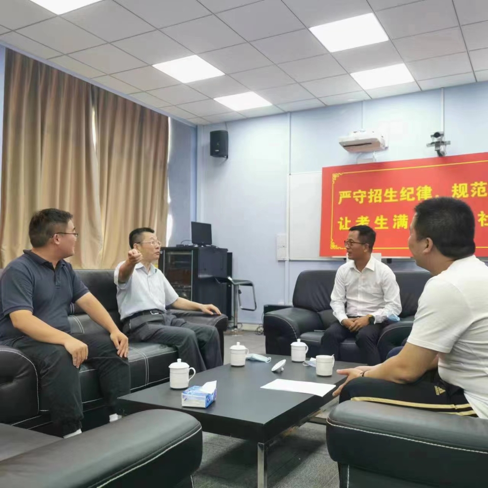 陆靖校长看望学校招生录取一线工作人员