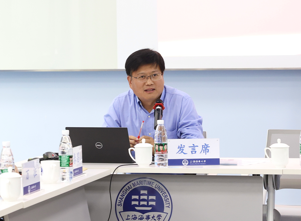 党委宣传部副部长、马克思主义学院教授张峰发言