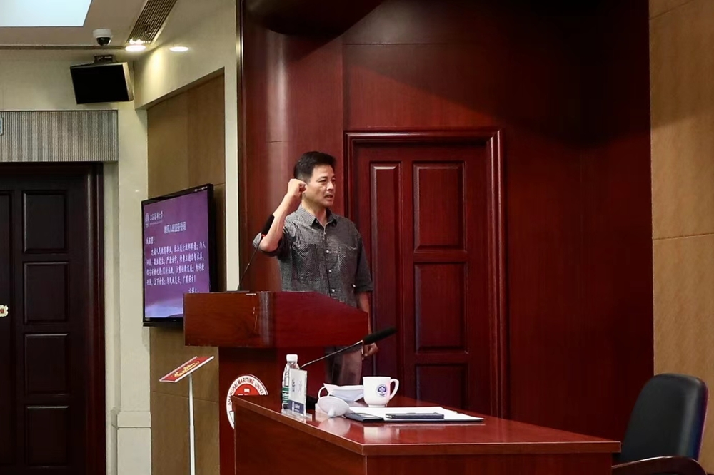 骆温平教授领誓