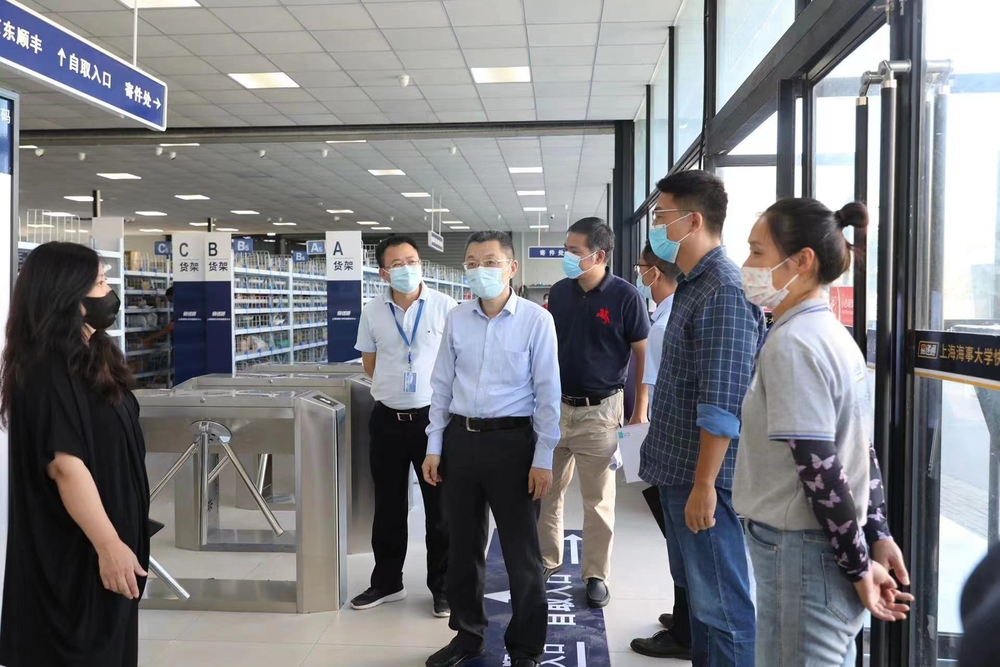 校领导一行实地调研学校快递中心