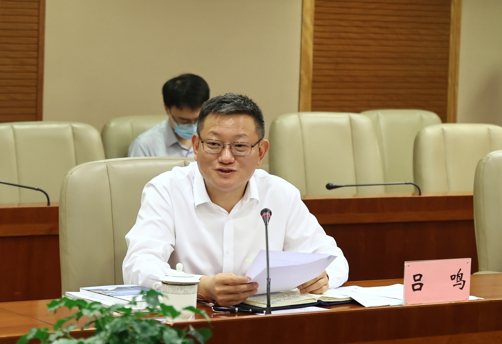 虹口区委副书记、区长候选人吕鸣讲话