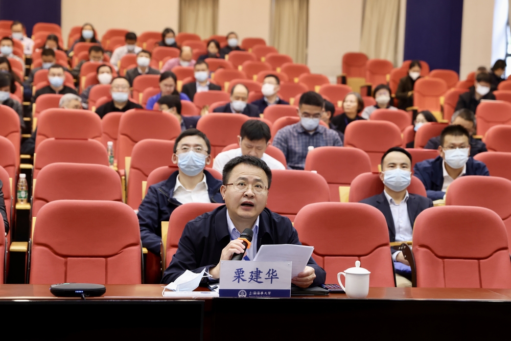 栗建华副校长主持会议