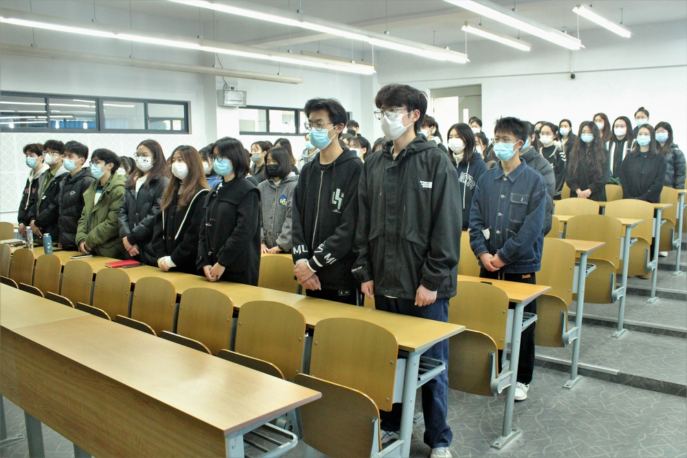 马克思主义学院师生收听收看江泽民同志追悼大会