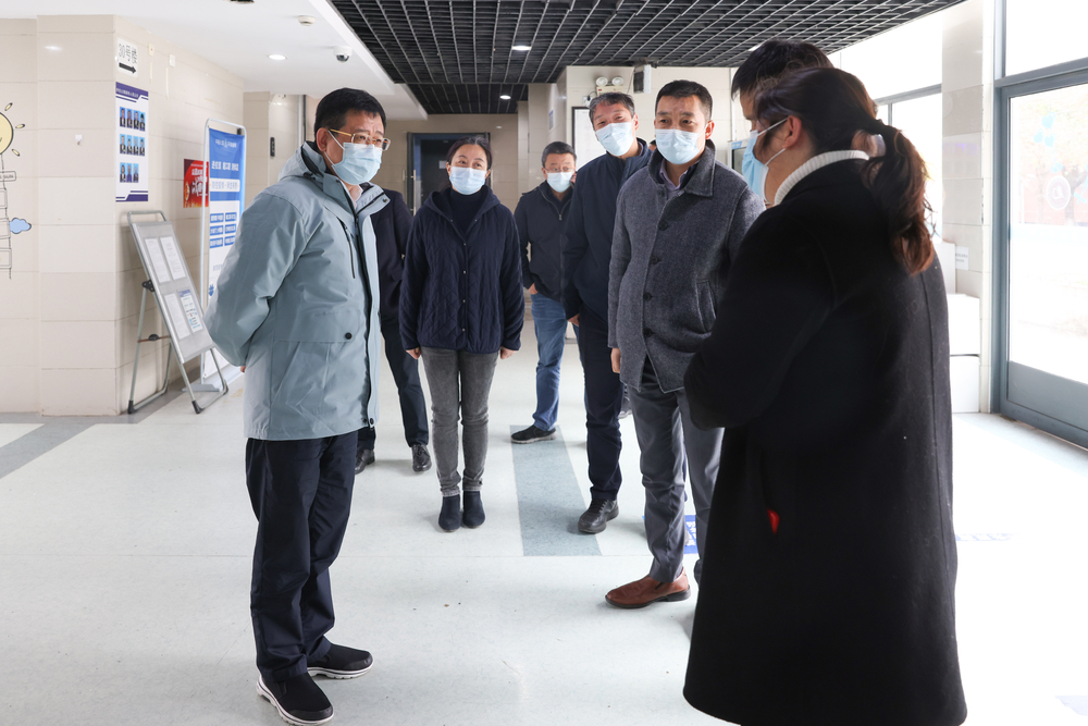 走访察看学生公寓安全管理情况