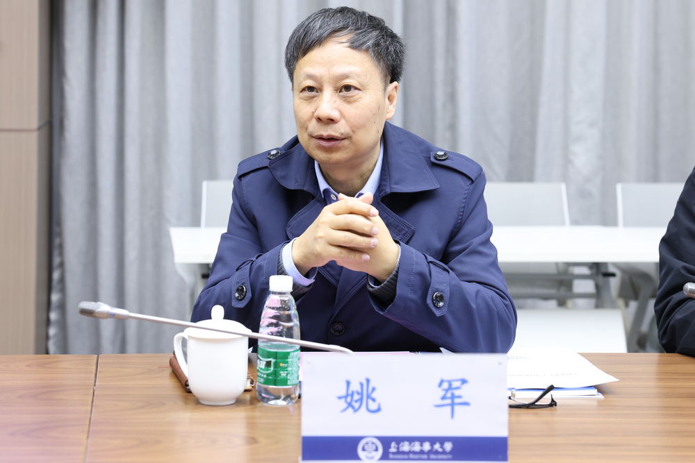 姚军院长介绍研究院情况